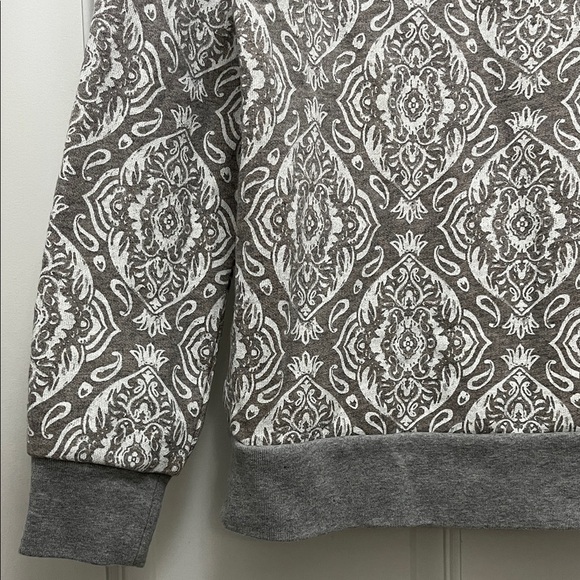 NWT J. Crew Medallion Pullover Crewneck Sweater in Gray & White - Size Small - Picture 15 of 15